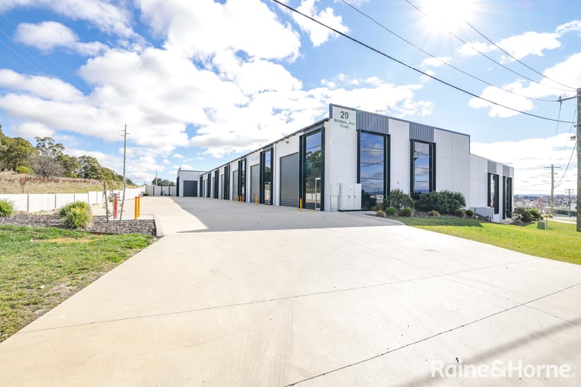 Click to view all images 8/27 Bradwardine Road Robin Hill NSW 2795 - Image 2