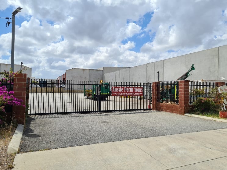 Click to view all images 18 Kalinga Way Landsdale WA 6065 - Image 2