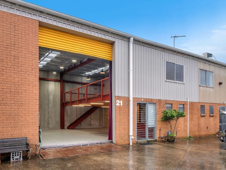 Click to view all images 21/2 Burrows Road St Peters NSW 2044 - Image 1