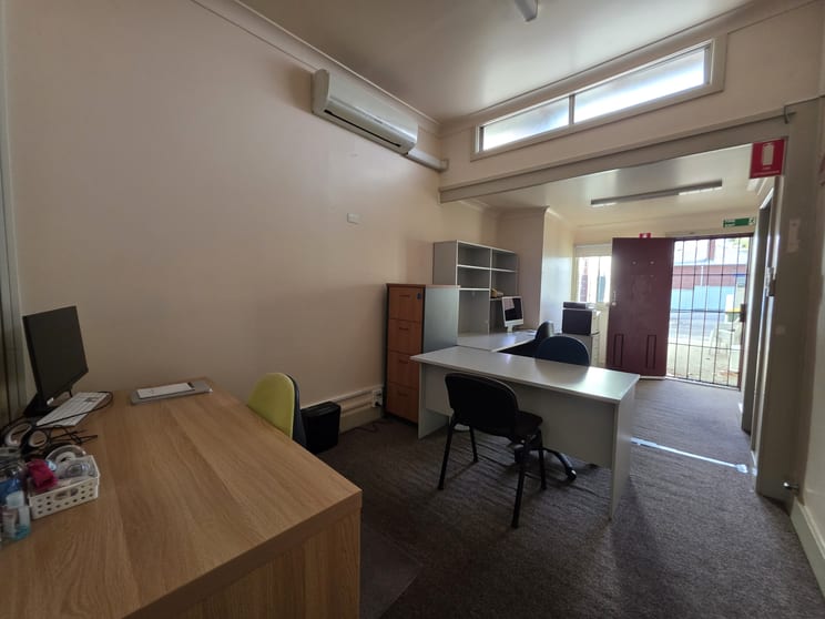 84 Piper Street Bathurst NSW 2795 - Image 2