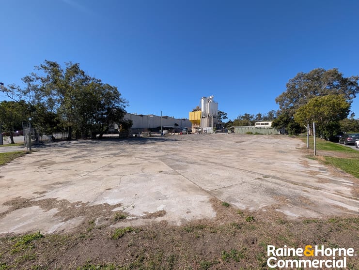 Click to view all images 104 Somerset Street Windsor QLD 4030 - Image 1