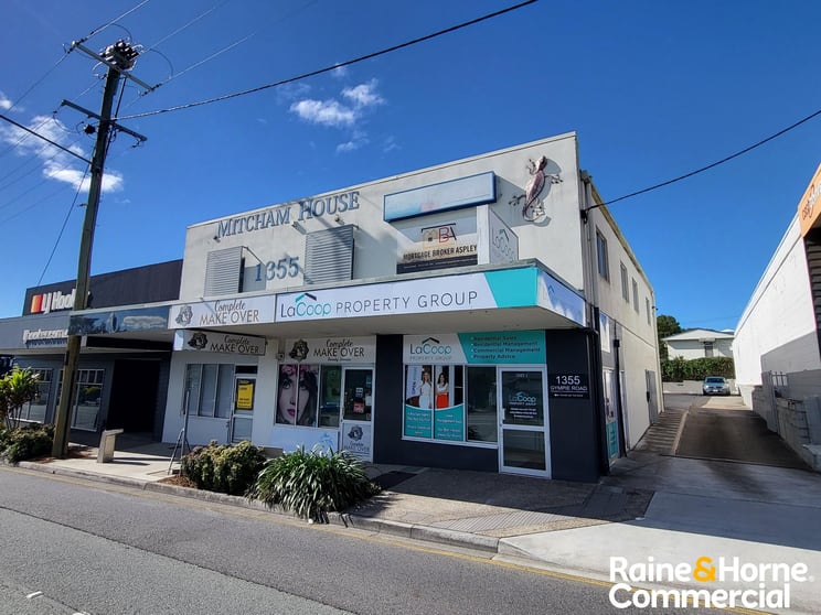 Click to view all images 3 & 4/1355 Gympie Road Aspley QLD 4034 - Image 1