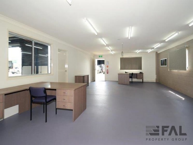 Click to view all images Unit 3/10 Jijaws Street Sumner QLD 4074 - Image 3