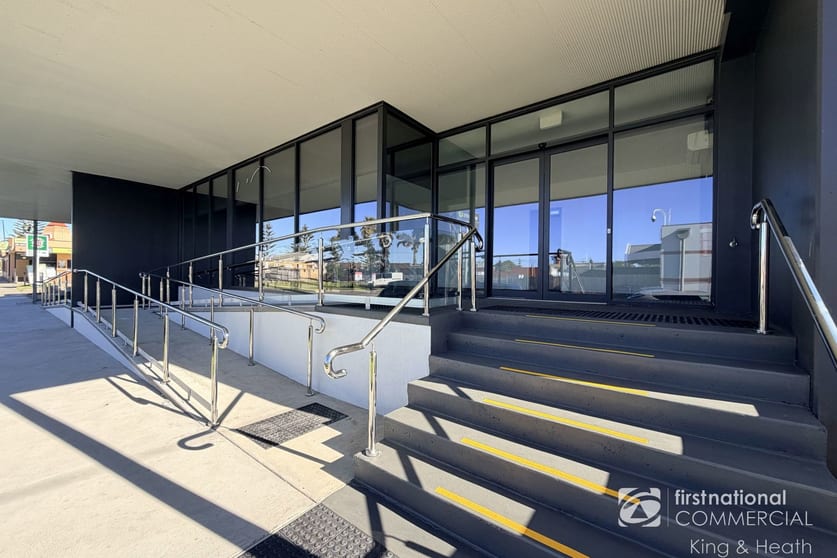 Click to view all images 2/9 Mechanics Street Lakes Entrance VIC 3909 - Image 2