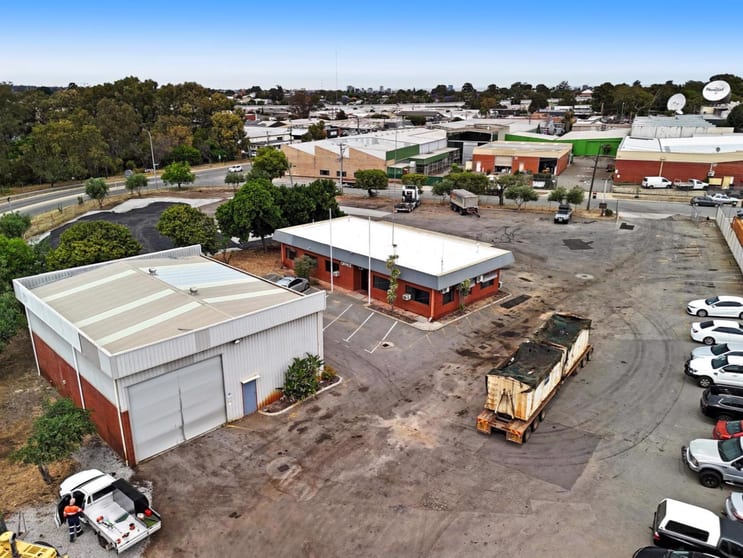 Click to view all images 25 Mooney Street Bayswater WA 6053 - Image 1