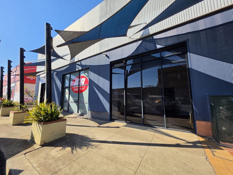 Click to view all images 266 - 268 Peel Street Tamworth NSW 2340 - Image 2