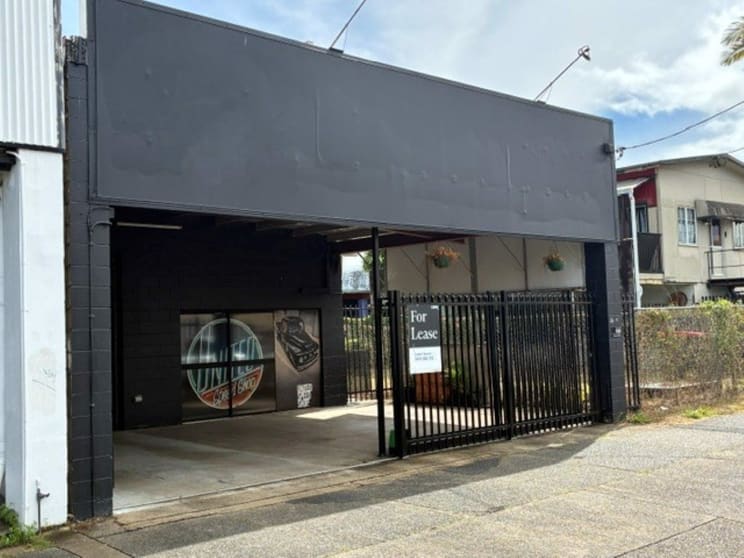 Click to view all images 108 Spence Street Parramatta Park QLD 4870 - Image 1