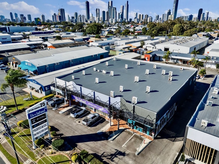 Click to view all images Unit 4/25 Upton Street Bundall QLD 4217 - Image 2