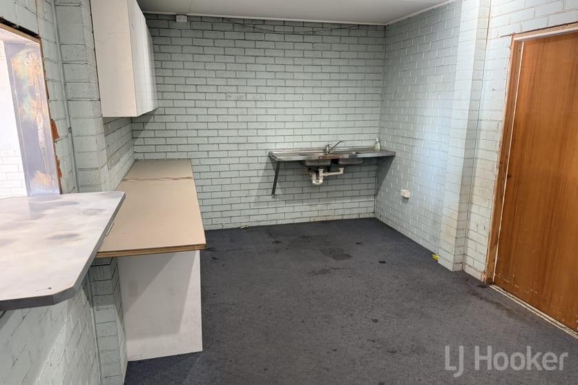 Click to view all images 12 Aurora Avenue Queanbeyan East NSW 2620 - Image 5