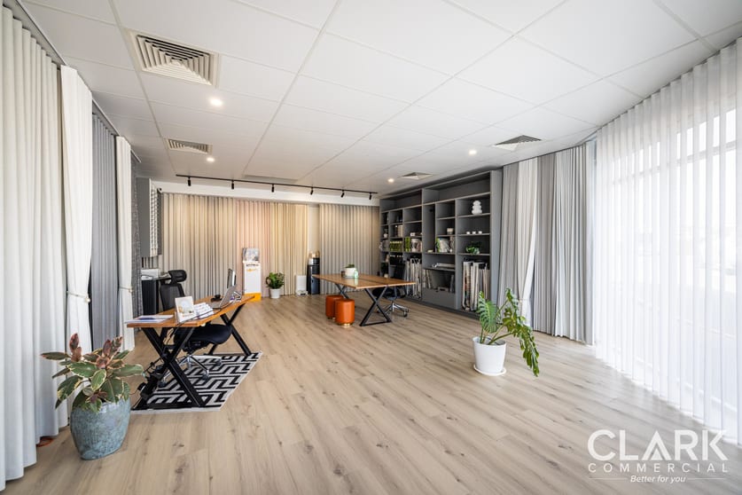 Click to view all images 4/2 Elysium Road Carrara QLD 4211 - Image 3