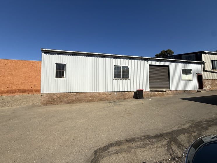Click to view all images 2/13 Lorraine Street Peakhurst NSW 2210 - Image 1