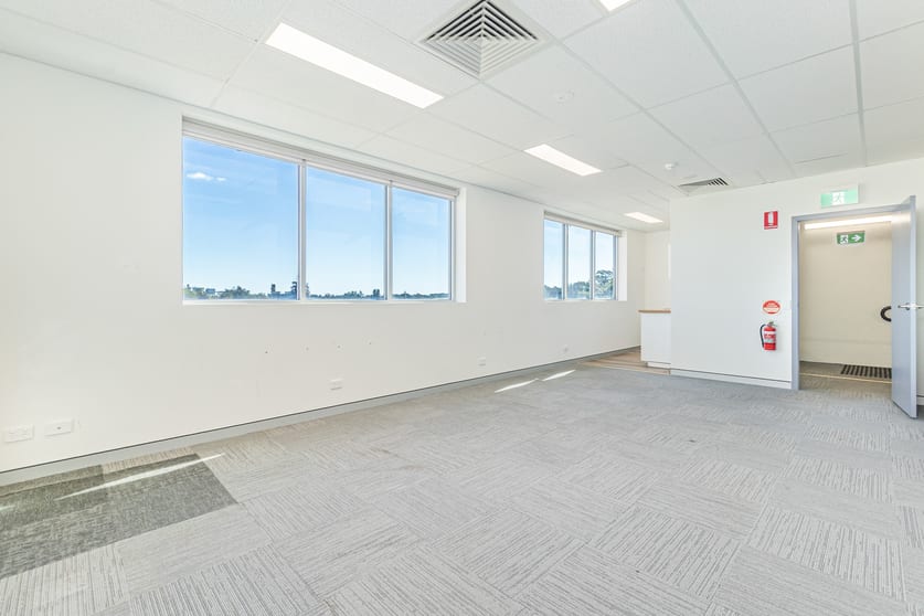 Click to view all images 9/11 Jullian Close Banksmeadow NSW 2019 - Image 4