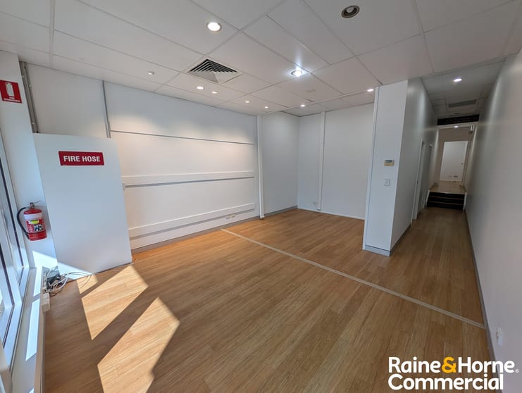 Click to view all images 3/2 Heather Street Wilston QLD 4051 - Image 2