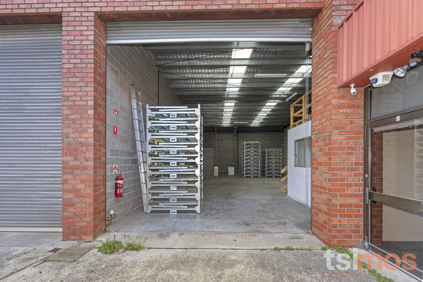 Click to view all images 2/32 Jarrah Drive Braeside VIC 3195 - Image 3