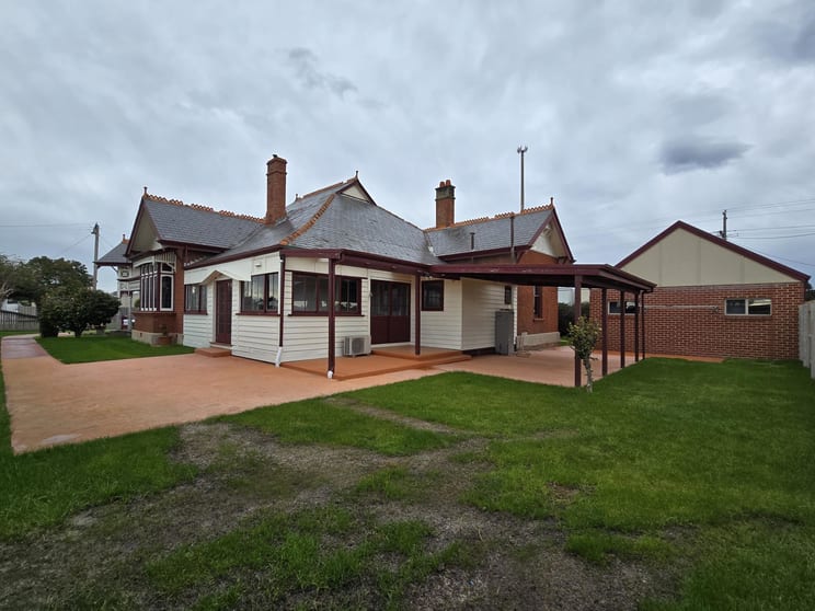 Click to view all images 11 Collins Street Traralgon VIC 3844 - Image 2