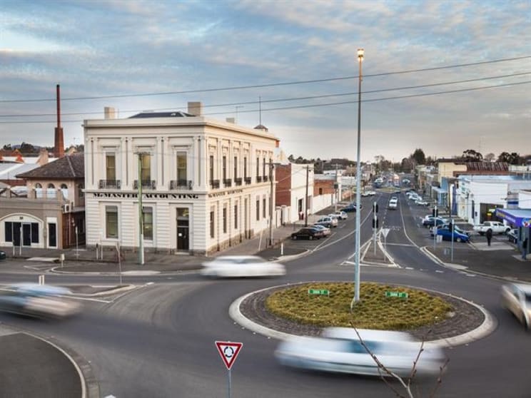 Click to view all images 211 Dana Street Soldiers Hill VIC 3350 - Image 1