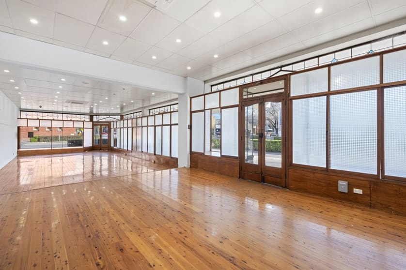 Click to view all images 560 Olive Street Albury NSW 2640 - Image 2