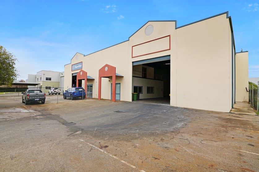 2/50 Tulloch Way Canning Vale WA 6155 - Image 2