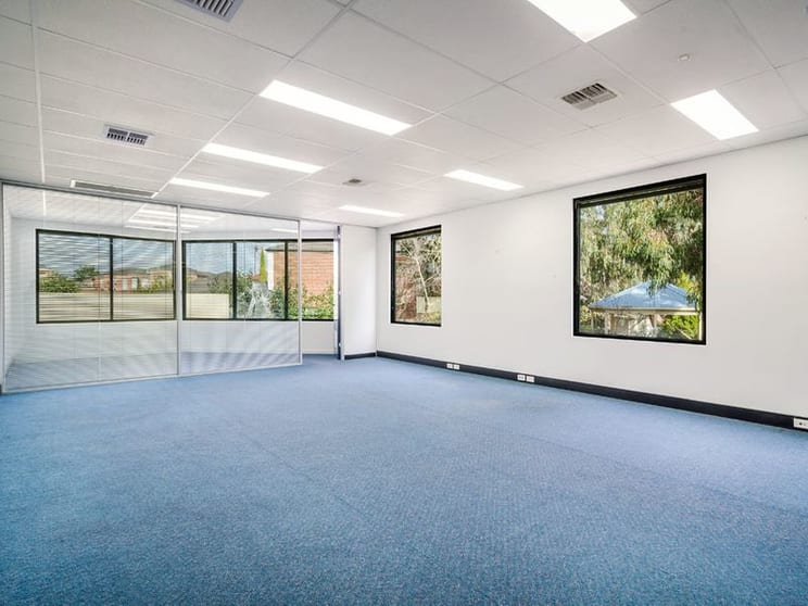 3/4 Stutt Avenue Doncaster VIC 3108 - Image 2