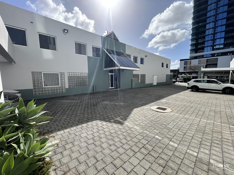 Click to view all images 18/17 Ogilvie Road Mount Pleasant WA 6153 - Image 1