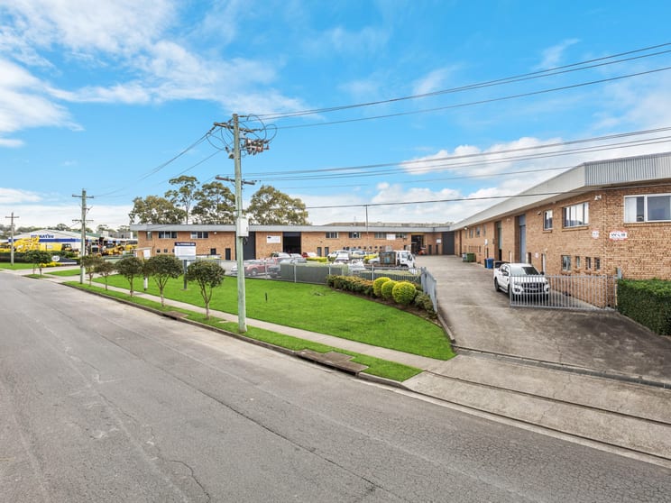 Click to view all images 3/16 Powers Road Seven Hills NSW 2147 - Image 3