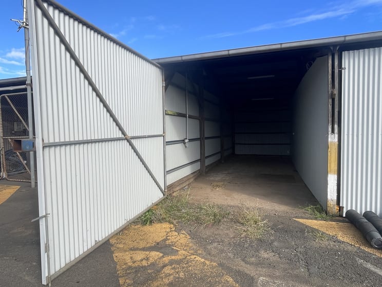 Click to view all images Bay 18/177-185 Anzac Avenue Harristown QLD 4350 - Image 3