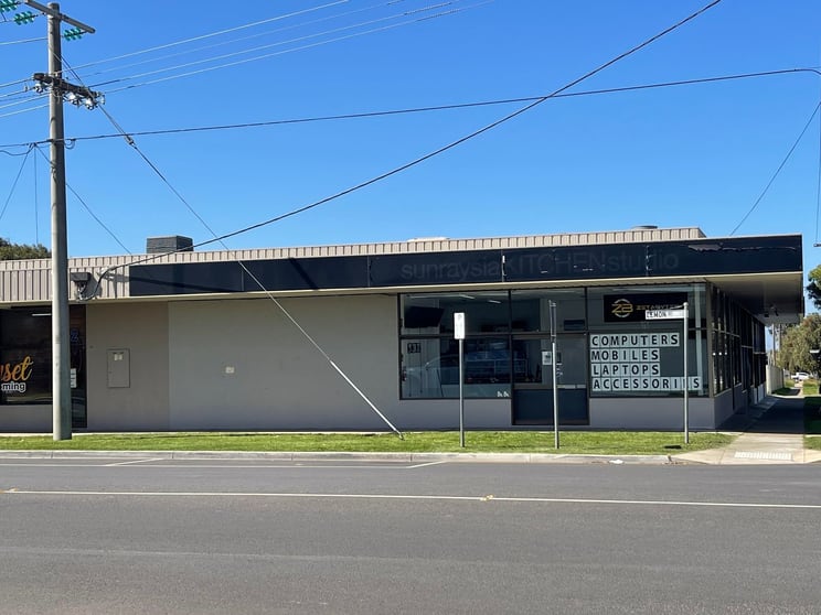 Click to view all images 44 Lemon Avenue Mildura VIC 3500 - Image 3