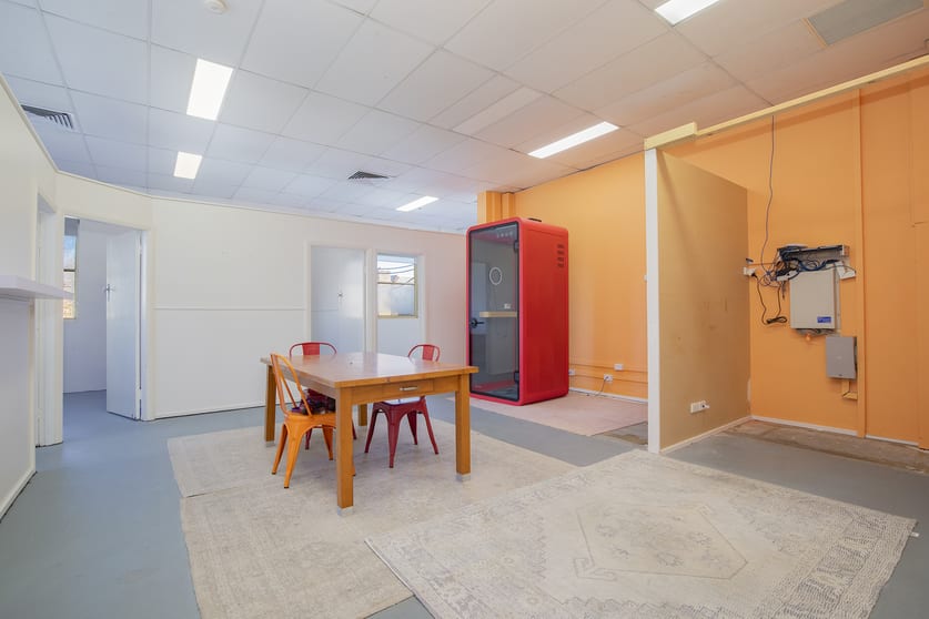 Click to view all images Suite 5, Level 1/102-104 Tudor Street Hamilton NSW 2303 - Image 2