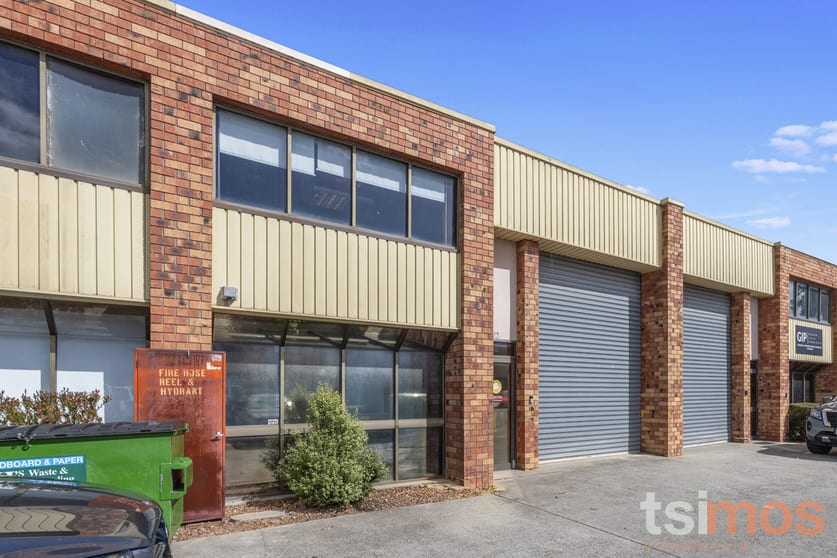 Click to view all images 12/2 Garden Boulevard Dingley Village VIC 3172 - Image 2