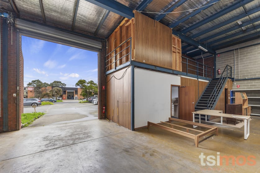 Click to view all images 42 Hinkler Road Mordialloc VIC 3195 - Image 3