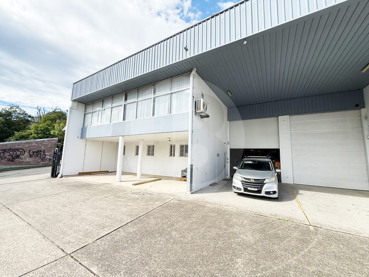 Click to view all images 3/10 LYMOORE AVENUE Thornleigh NSW 2120 - Image 1