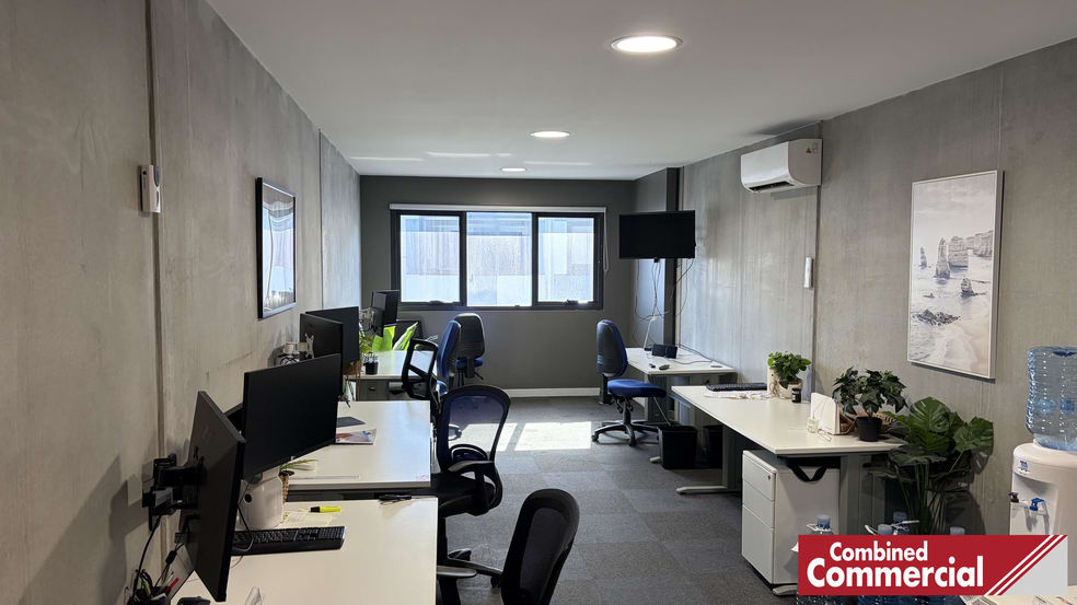 Click to view all images 20/7 Waynote Place Unanderra NSW 2526 - Image 2