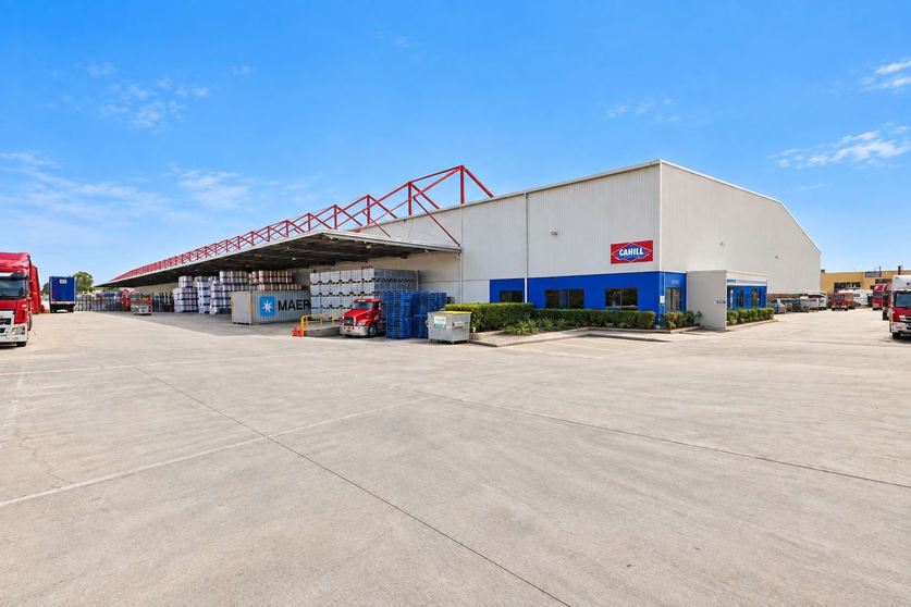 Click to view all images 256 Berkshire Road Forrestfield WA 6058 - Image 1