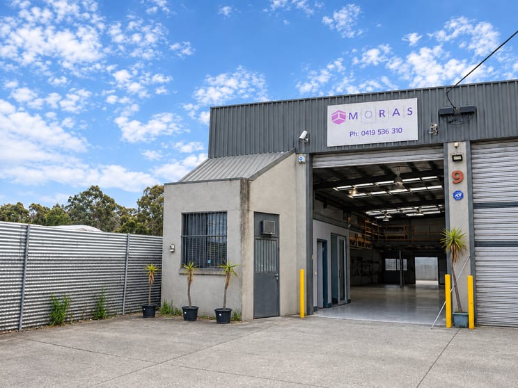 Click to view all images Unit 2/9 Tuscan Court Thomastown VIC 3074 - Image 2