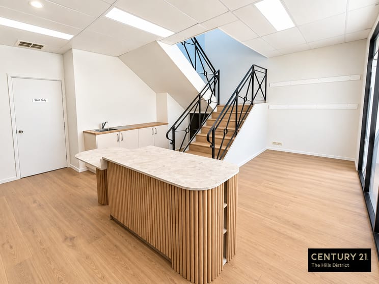 Click to view all images 3/2 Stennett Road Ingleburn NSW 2565 - Image 2