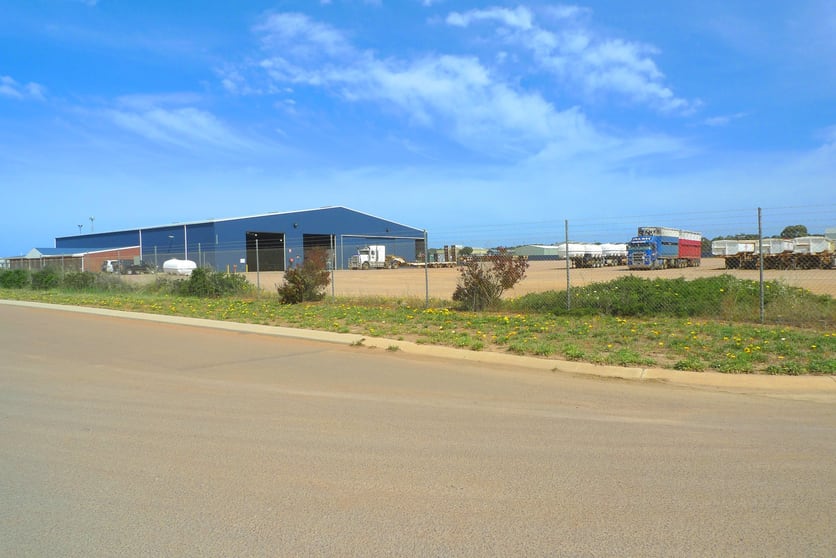 Click to view all images 13 & 15 Hill Street Esperance WA 6450 - Image 2