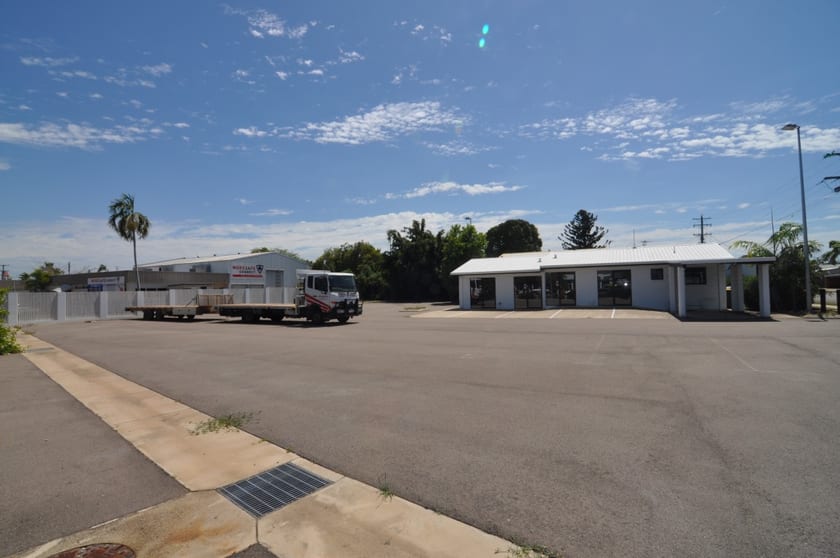 Click to view all images 32-34 Bowen Road Hermit Park QLD 4812 - Image 2