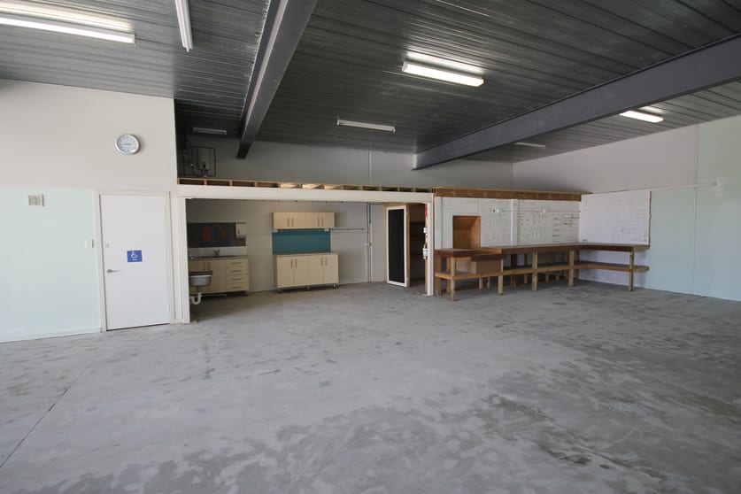 Click to view all images 12 Thorne Street Wynnum QLD 4178 - Image 3