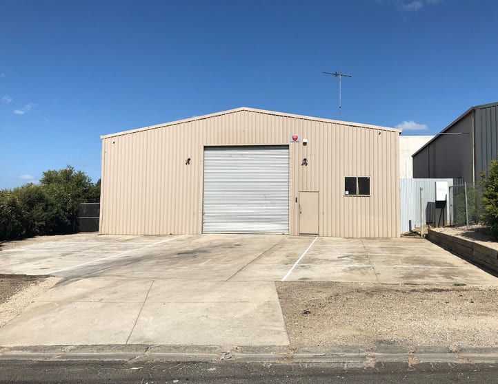 Click to view all images 2/8-10 Lillian Street North Geelong VIC 3215 - Image 1