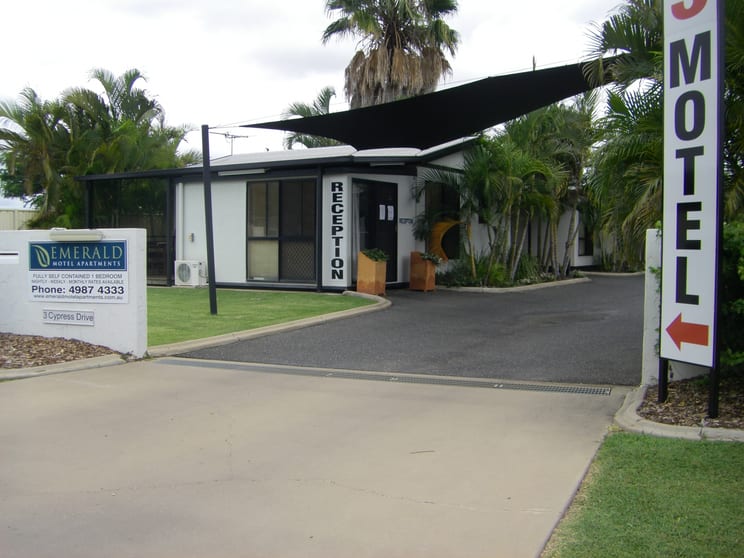 Click to view all images Emerald QLD 4720 - Image 1