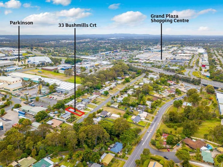 Click to view all images 33 Bushmills Court Hillcrest QLD 4118 - Image 3