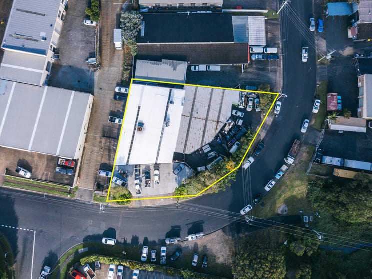 Click to view all images 31 Ern Harley Drive Burleigh Heads QLD 4220 - Image 1