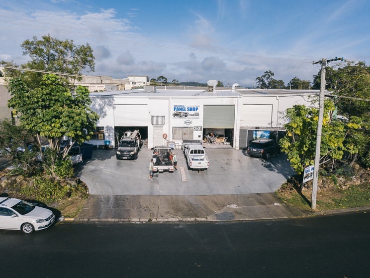 Click to view all images 31 Ern Harley Drive Burleigh Heads QLD 4220 - Image 3