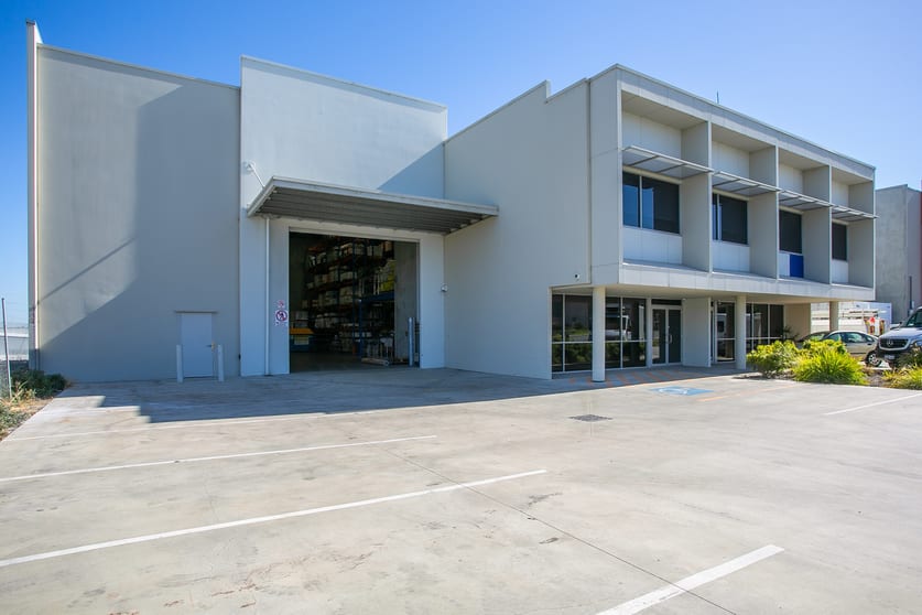 Click to view all images 1/14 Sphinx Way Bibra Lake WA 6163 - Image 2
