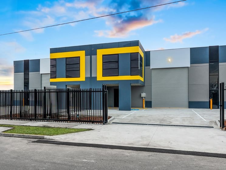 Click to view all images 71 Maida Avenue Sunshine North VIC 3020 - Image 2