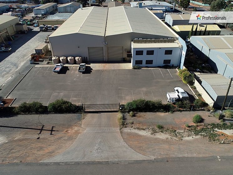 21 Hunter Street West Kalgoorlie WA 6430 - Image 1