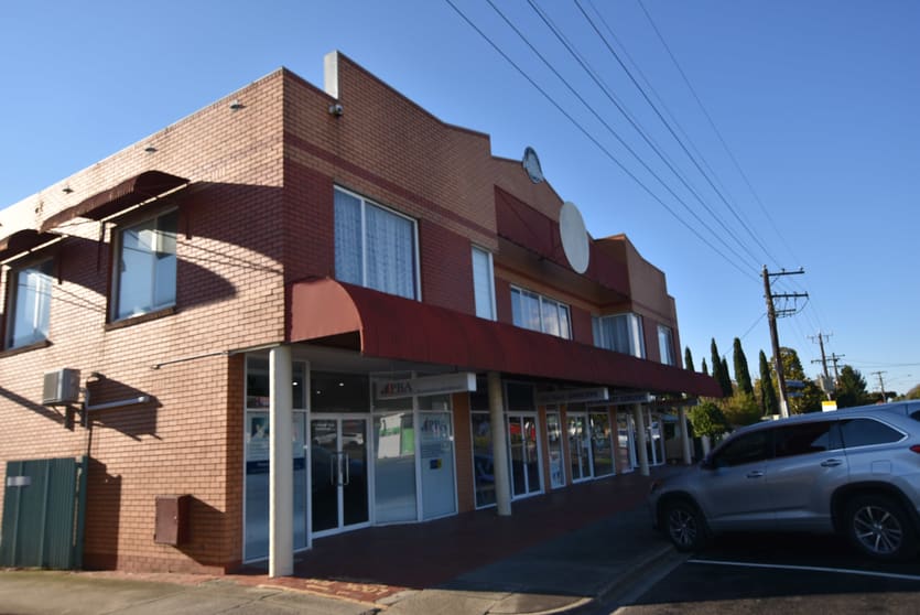 Click to view all images 43 Monash Road Newborough VIC 3825 - Image 2