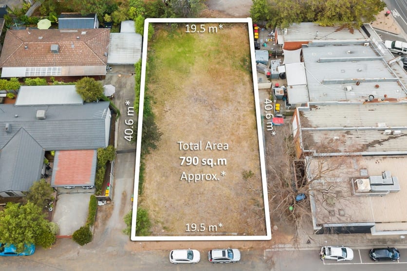 Click to view all images 8 Inglis Street Diamond Creek VIC 3089 - Image 2