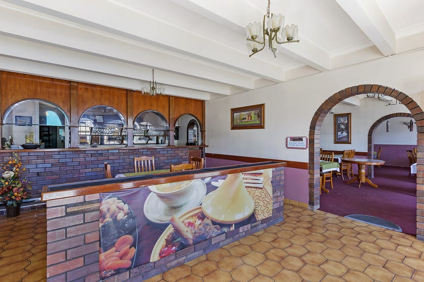 Click to view all images 2/484 Union Road Lavington NSW 2641 - Image 3