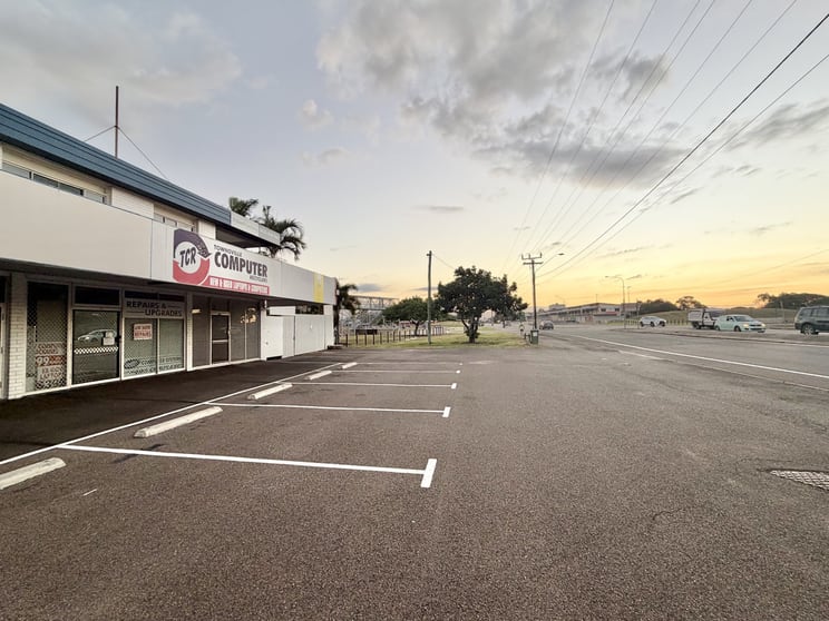 Click to view all images 2 Railway Avenue Railway Estate QLD 4810 - Image 2